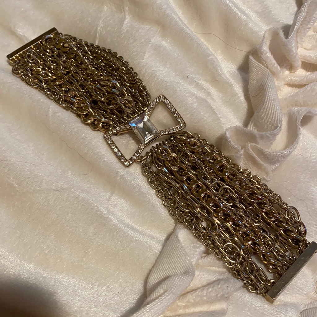 Chunky Gold Metal Magnet Bracelet With Bow 8$